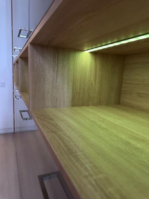 Cozy 1 Bedroom Apartment! Bucareste Exterior foto