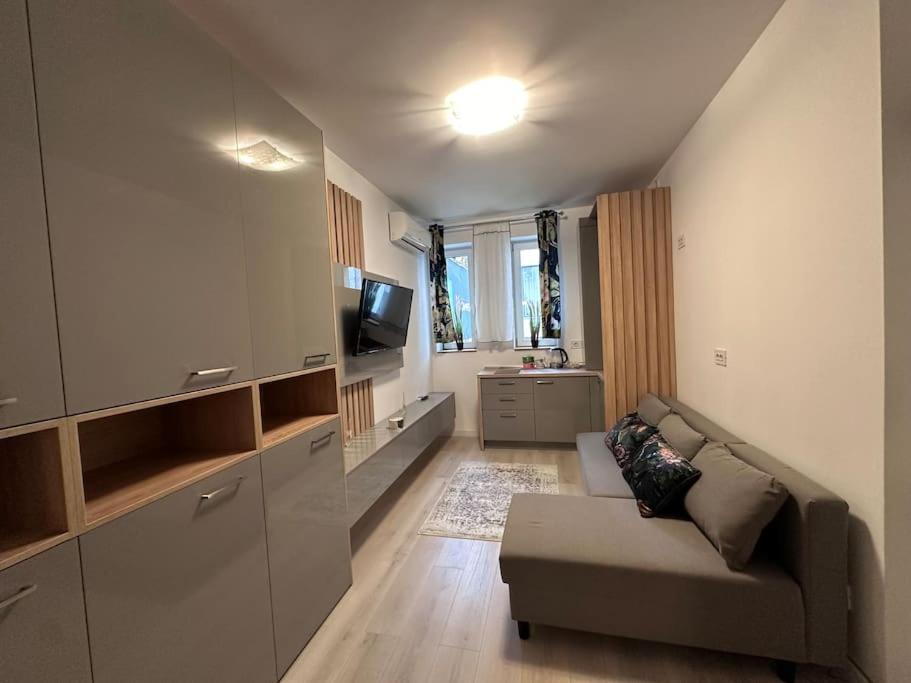 Cozy 1 Bedroom Apartment! Bucareste Exterior foto